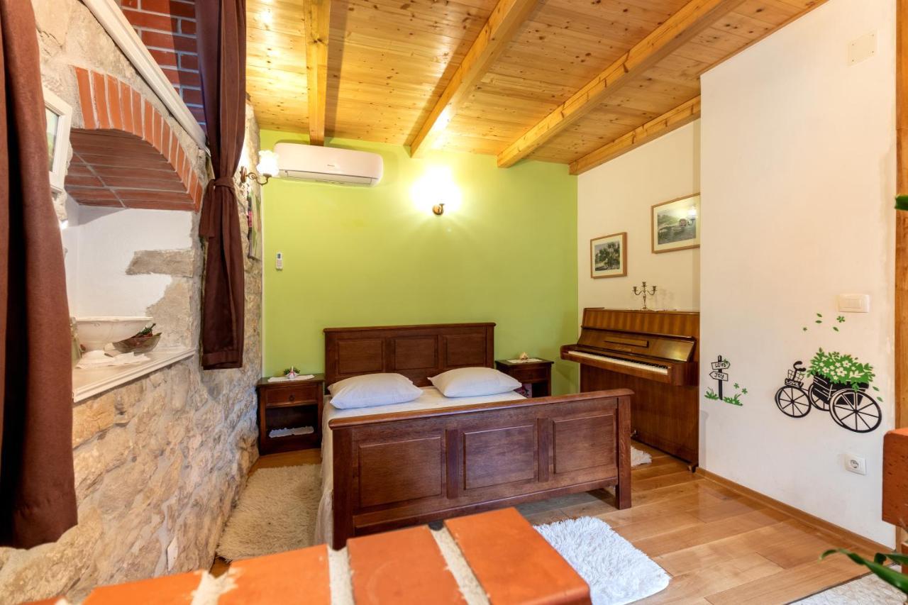 Apartment Tara Kaštela エクステリア 写真