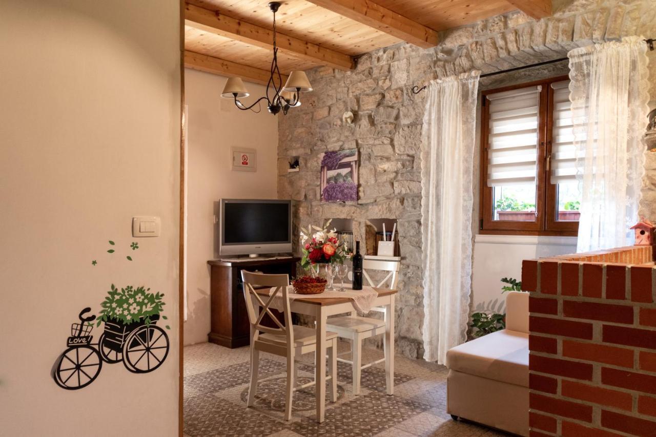 Apartment Tara Kaštela エクステリア 写真