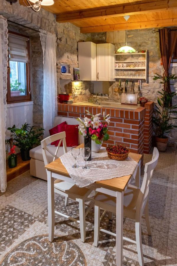 Apartment Tara Kaštela エクステリア 写真